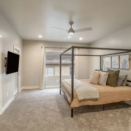 Zion Village Getaway - Pickleball & Pool & Hot Tub l Family Friendly l Sleeps 12