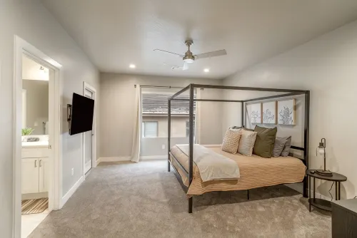 Zion Village Getaway - Pickleball & Pool & Hot Tub l Family Friendly l Sleeps 12