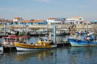 Former fisherman's house with pool in the heart of Old Cotinière