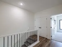NEW CENTRAL PARK TOWNHOME w/ Golf Course view Across from Arnold's Park! Hoteles en Arnolds Park
