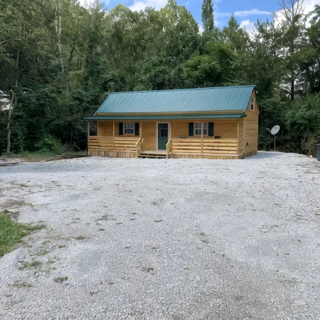 Peaceful cabin in the center of riding country!