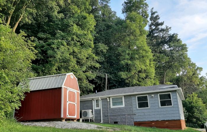 Recently remodeled Nauvoo home, 7 acres on the river