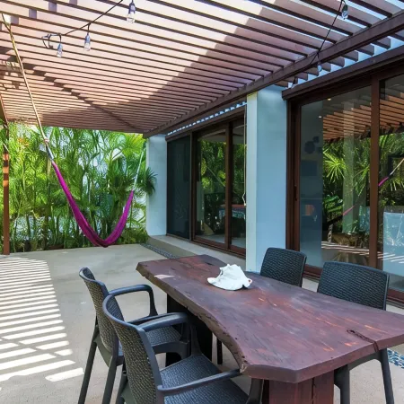 3 Bdrm. townhouse in gorgeous Akumal with WiFi & AC. Beach Club steps away!