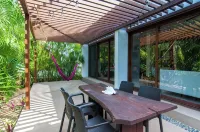 3 Bdrm. townhouse in gorgeous Akumal with WiFi & AC. Beach Club steps away!