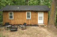 Charming cottage In The Heart of Sugar Camp on Bass Lake - No Cleaning Fee! - 3 stjerner