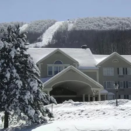 Ski In & Ski Out - Deluxe 1 Bedroom Condo Sleeps 5