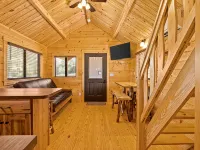 Barnwell Mountain Cabins #2: Cabin/Tiny Home w/ loft in Gilmer across from BMRA Hotels in Upshur County