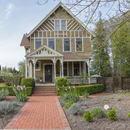 Historic Downtown House and Pool in Paso Robles Wine Country