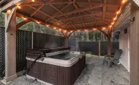 Cozy Mountain house /fenced /ev /flex space /wifi / Hot tub /fireplace / Lake!!! - 3-Star
