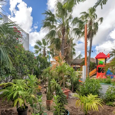 Maho Beach House - Spacious 1 Bedroom Suite