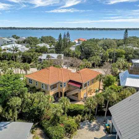 "Pelican Nest"Private Beach & Bay access & Pool 4bedroom 3bath