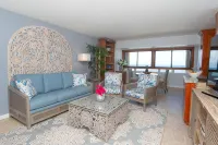 1BR/1BA New Oceanside Condo