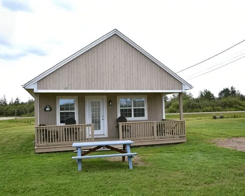 Beachside Cottage w/beach access - Aboiteau Beach Hotels in Cap-Pele