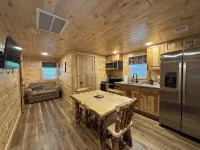 OAK COTTAGE - Lakefront on Thayer Lake in Alden, MI with WiFi, AC - Chalets