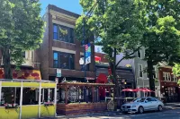 The Roscoe Village Guesthouse - Apartments