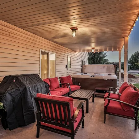 5-star 3-bedroom home with theater and hot tub!