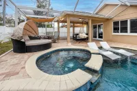 Poolside Paradise close to Clearwater 5br 2bath sleeps 12 with heated pool