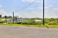 Pelican Point at Sailhouse with Pool and Pier - 4-Star
