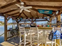 Lakefront Oasis • Private Dock & Bar • Kayaks, Paddleboards, Steps to Water - Boutique