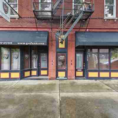 Large Executive 1st Floor Apartment with Chefs Kitchen! Hotel Exterior