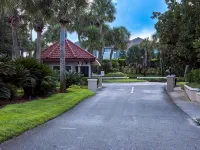 Newly remodeled Studio Condo across parking lot to Ocean Hotels in Sawgrass