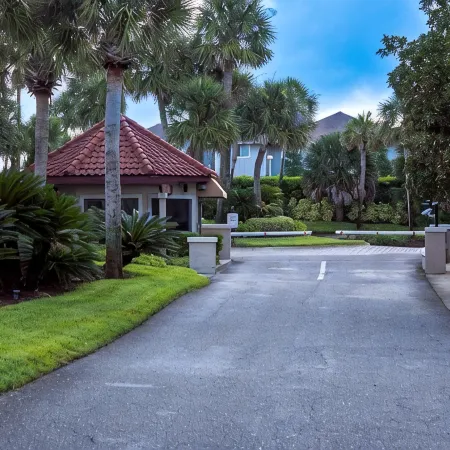 Newly remodeled Studio Condo across parking lot to Ocean