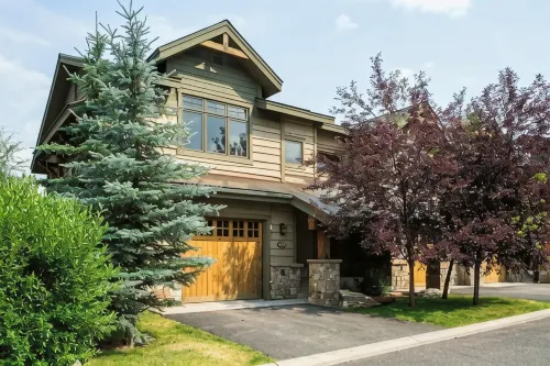 Cozy Home steps from Town Center, with a Stunning View of the Mountains! - 4つ星