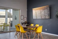 Midcentury Modern Oasis Eastside 4 Bed 3.5 Bath - 4 stjerner