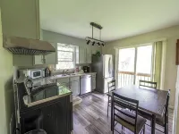 Relax with the family in a newly renovated and furnished upper level duplex. Hoteles en Fridley