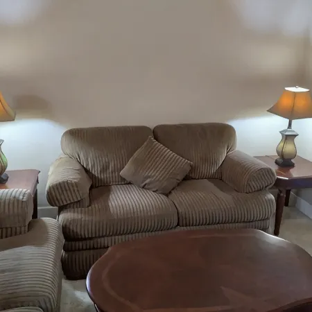 Classic Comfortable Condo, 3/2, Wifi, Pool, Location, OWA, Sports-plex, Shopping