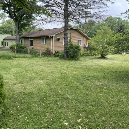 Carrie's Cottage - Charming Duplex Style 3 Bedroom Cottage with Beach Access!