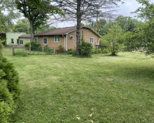 Carrie's Cottage - Charming Duplex Style 3 Bedroom Cottage with Beach Access! Hotels in Chikaming Township