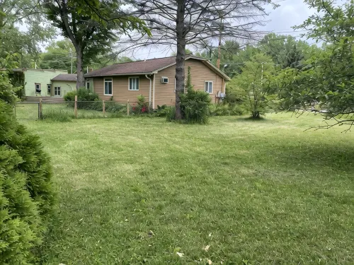Carrie's Cottage - Charming Duplex Style 3 Bedroom Cottage with Beach Access!