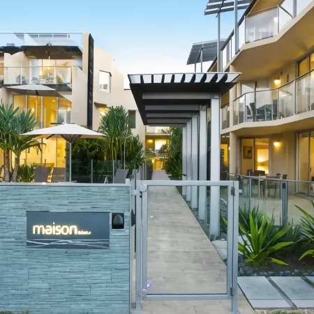 Maison Noosa Отели рядом с достопримечательностью «Торгово-развлекательный центр Noosa Junction»