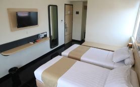 Front One Inn Kediri