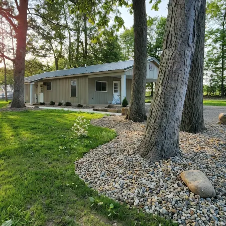 Peaceful 1-bedroom cottage with WiFi, AC in the country