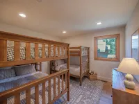 Luxury, Private Suncadia NEW Build, 4 KING SUITES, Bunk Room, Hot tub, Game Room Hotels in Ronald