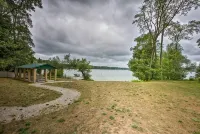 Grandma's House LA 1-bedroom apartment just 22 minutes to Lake Michigan - 2-Star