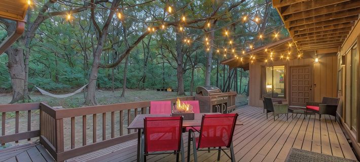 Spacious A-Frame sleeps 25 on 5 wooded acres with a private fishing pond Hotels in McHenry County