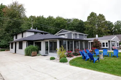 Modern Lakefront Gun Lake Cottage Near Bay Pointe Inn