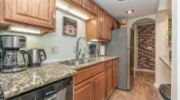 Downtown Delight! Cozy, 1 Bedroom garden apartment - Condos