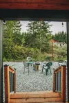 Mt Rainier Retreat-Views, Hot tub, EV, Heated deck - 4-Star