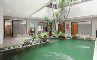 The Lodge Lippo Karawaci - Хостел