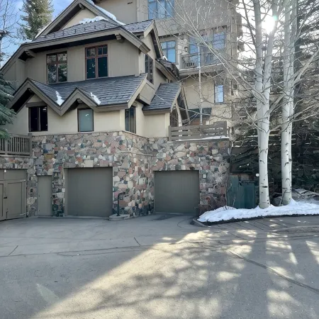 JUST REMODELED Beaver Creek mountain lux!  Heart of Arrowhead steps to ski lift. Отели в г. Эдвардс