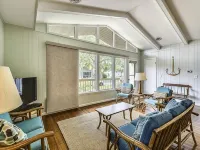 Cozy Vacation Home w/Sun Room in Bethany West