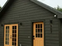 Welcome to our charming Montana cottage with a cozy traveler’s inn twist Hotels in Hamilton