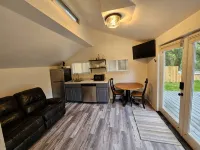 峽谷瀑布位於峽谷溪畔.溫馨小屋 - 小木屋