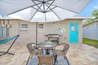 Peaceful Villa, 3.3 mi to the Beach & Big Parking