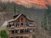 Private Mountain Cabin Retreat 1.5 acres, Amazing Views, Hot Tub, STARLINK Wifi Hotels in Notla