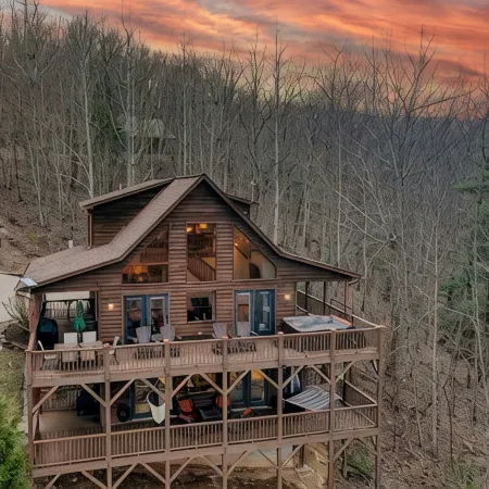 Private Mountain Cabin Retreat 1.5 acres, Amazing Views, Hot Tub, STARLINK Wifi